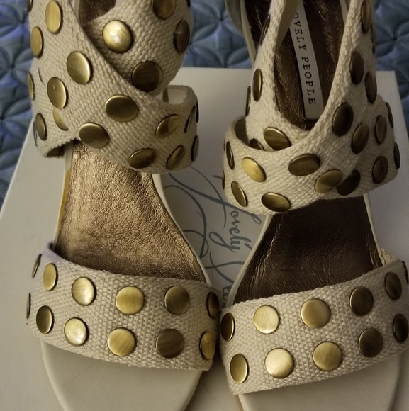 Shoes - Picture 1 of 4